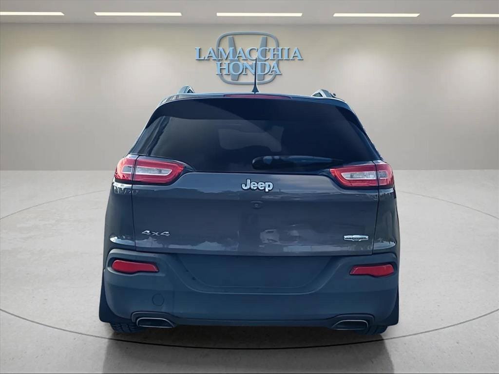 Used 2018 Jeep Cherokee Latitude Plus AWD/4WD image 4