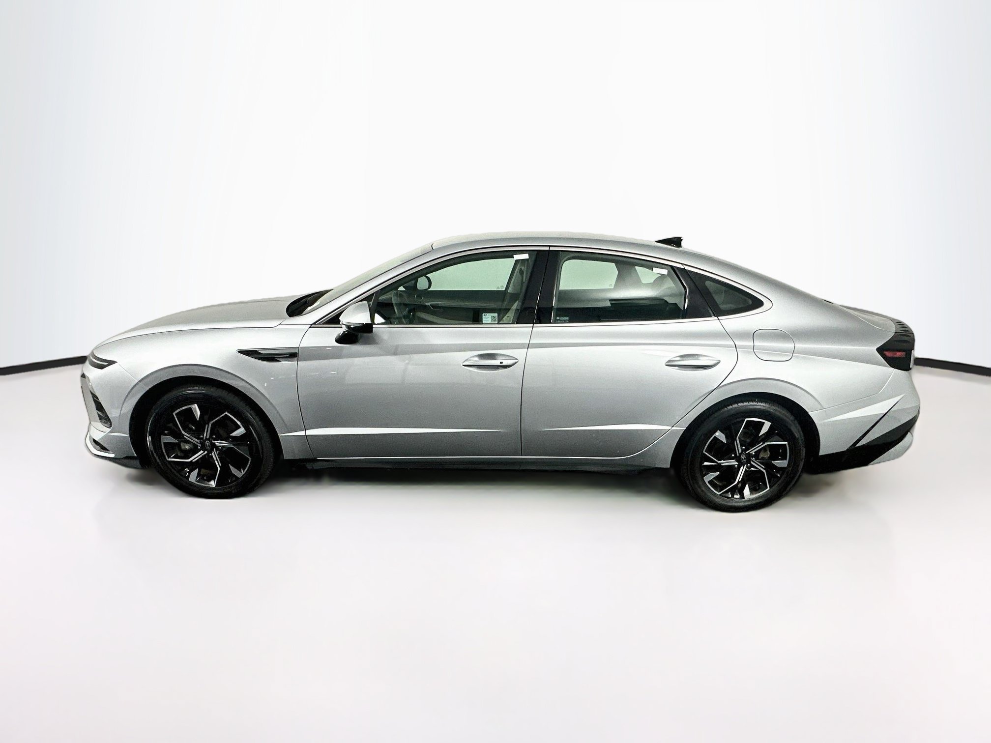 Used 2025 Hyundai Sonata SEL FWD image 4