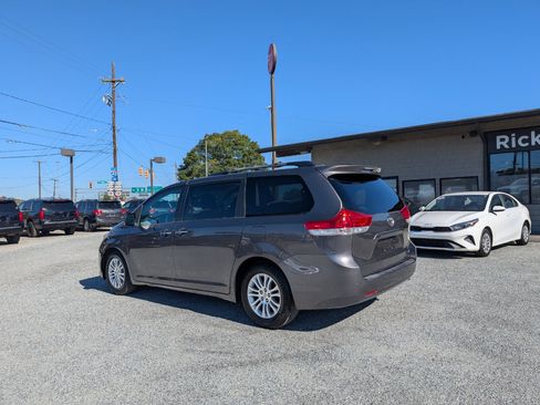 Used 2012 Toyota Sienna Limited image 9