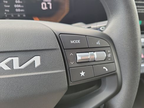 Used 2025 Kia K4 FWD image 29