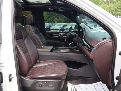 Used 2023 Cadillac Escalade Sport Platinum AWD/4WD image 29