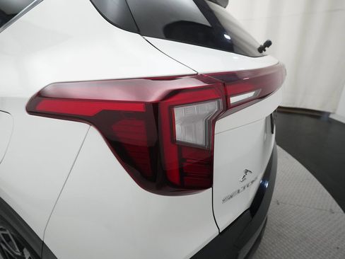 Certified 2024 Kia Seltos X-Line image 31