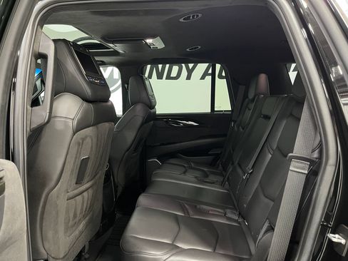 Used 2018 Cadillac Escalade Platinum AWD/4WD image 31