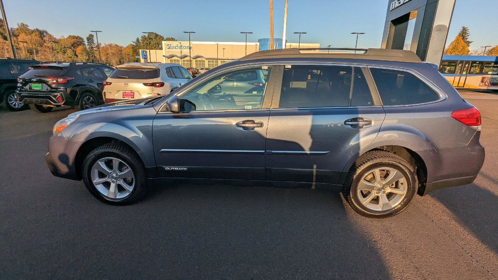 Used 2014 Subaru Outback 2.5i Limited AWD/4WD image 3