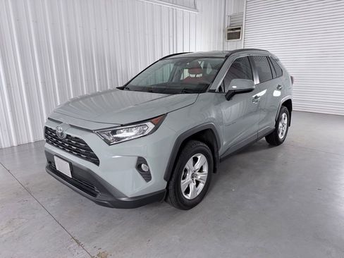 Used 2021 Toyota RAV4 XLE FWD image 1