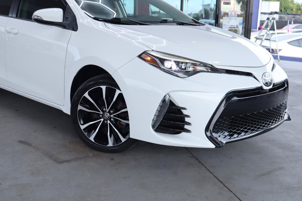 Used 2018 Toyota Corolla SE FWD image 2