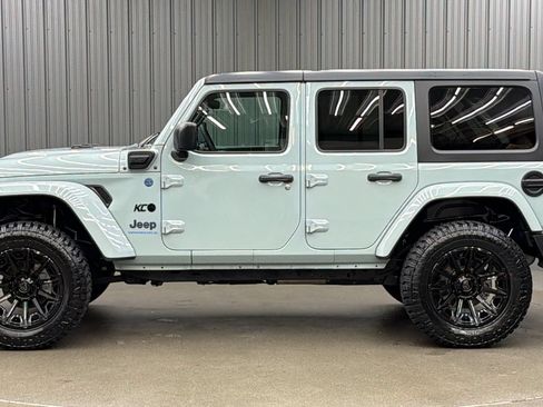 Used 2024 Jeep Wrangler Unlimited w/ Convenience Group AWD/4WD image 2