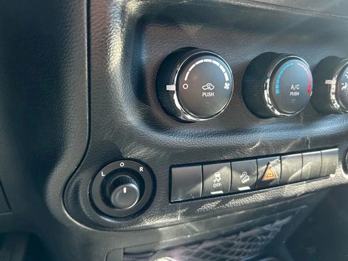 Used 2015 Jeep Wrangler Unlimited Sport w/ Quick Order Package 24S image 22