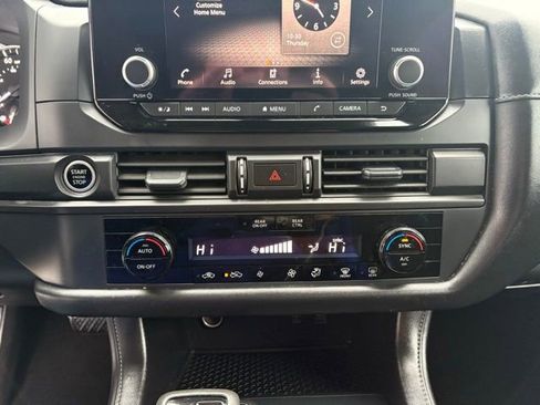 Used 2024 Nissan Pathfinder S image 18