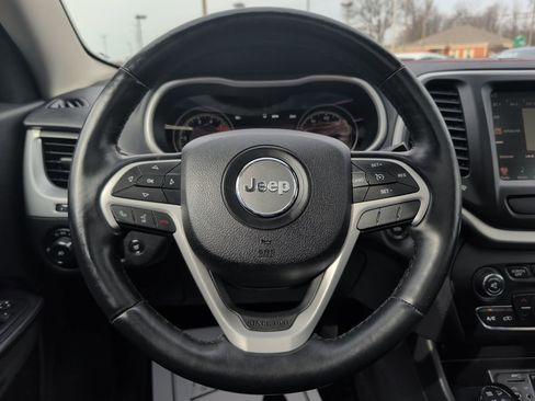 Used 2017 Jeep Cherokee Trailhawk w/ Comfort/Convenience Group image 11