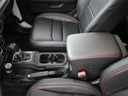 Used 2025 Jeep Wrangler Rubicon image 31