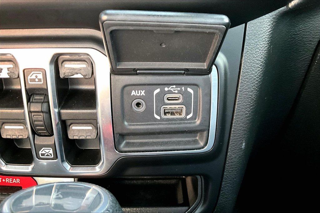 Used 2023 Jeep Wrangler Unlimited Rubicon 4xe w/ Cold Weather Group AWD/4WD image 19