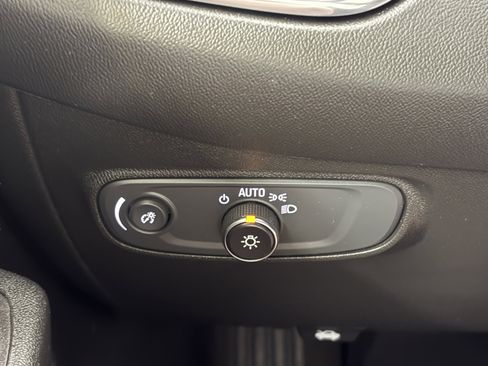 Used 2022 Chevrolet Equinox LT w/ Driver Convenience Package AWD/4WD image 19