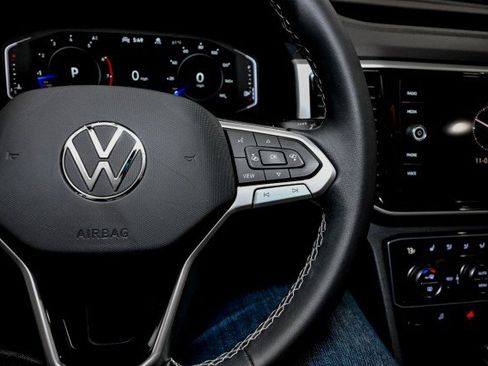 Used 2022 Volkswagen Atlas SE image 40