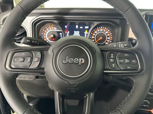 New 2025 Jeep Gladiator Sport image 11