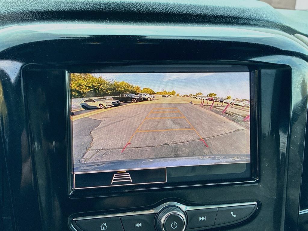 Used 2023 Chevrolet Traverse LS FWD image 13