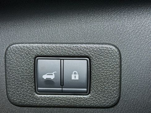 Used 2024 Nissan Armada SL w/ Captain's Chairs Package image 31