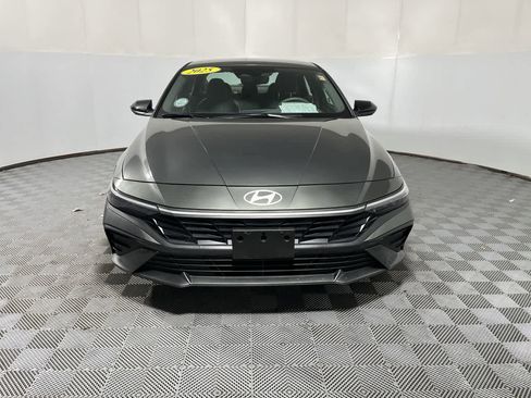 Used 2025 Hyundai Elantra Sport FWD image 3