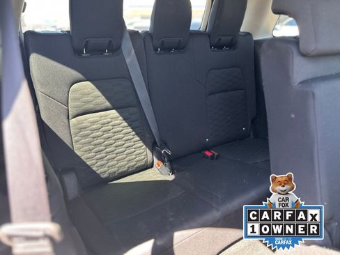 Used 2024 Nissan Pathfinder S image 11