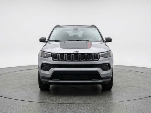 Used 2025 Jeep Compass Trailhawk image 2