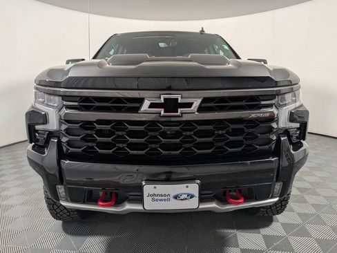 Used 2023 Chevrolet Silverado 1500 ZR2 w/ Technology Package AWD/4WD image 3