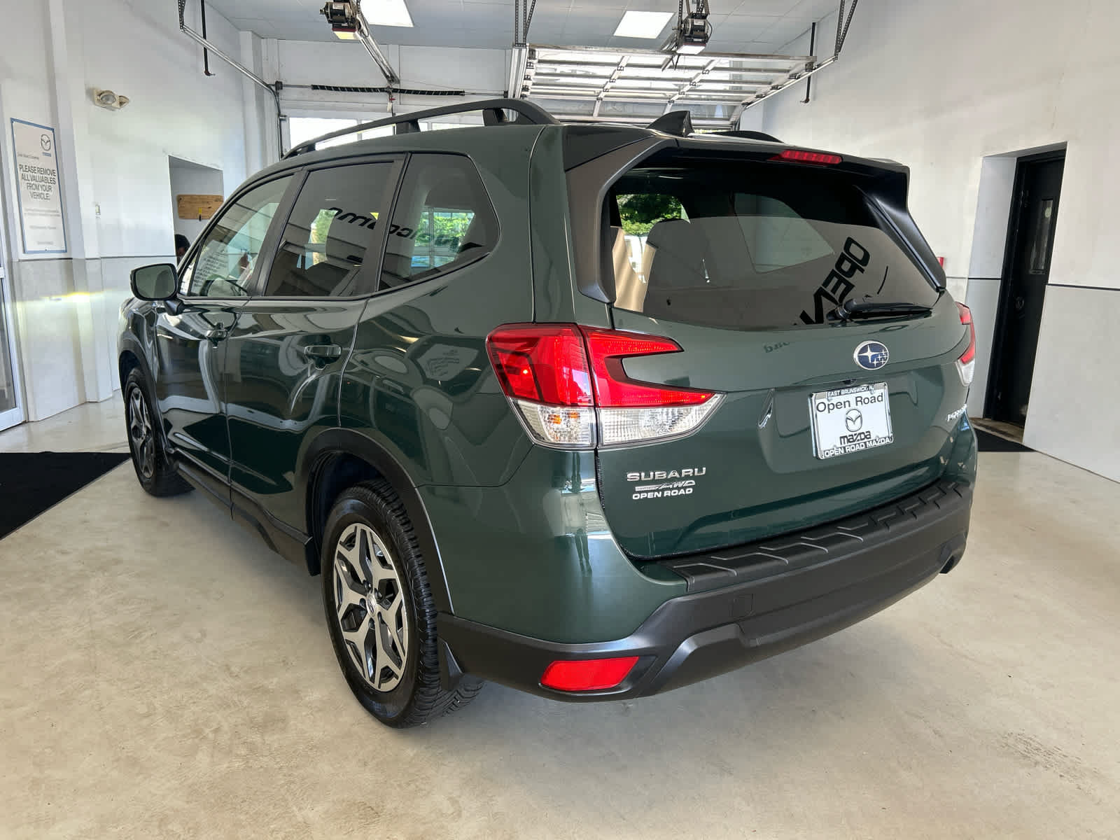 Used 2024 Subaru Forester Premium AWD/4WD image 5