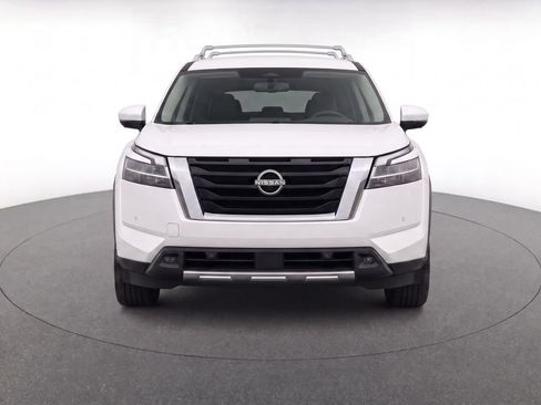 Used 2023 Nissan Pathfinder SL AWD/4WD image 3