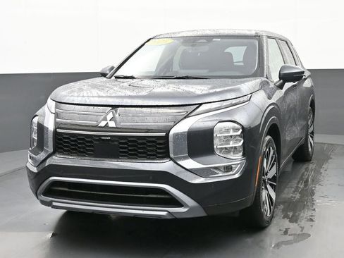 Used 2025 Mitsubishi Outlander SE image 7