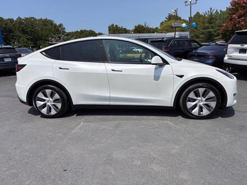 Used 2024 Tesla Model Y Long Range AWD/4WD image 8