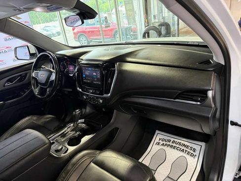 Used 2020 Chevrolet Traverse LT w/ Driver Confidence II Package AWD/4WD image 56