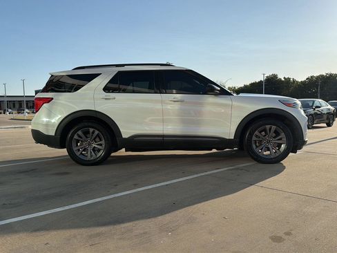 Used 2022 Ford Explorer XLT w/ Equipment Group 202A RWD image 5