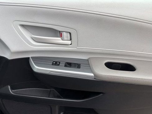 Used 2025 Toyota Sienna LE image 35