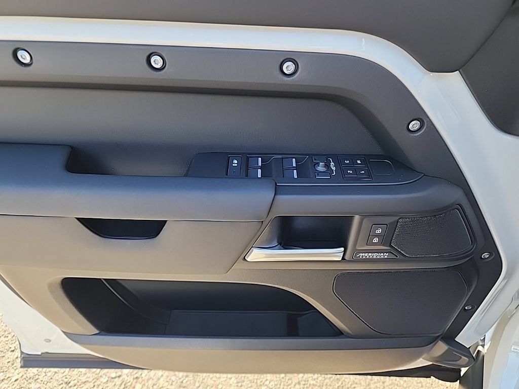 New 2026 Land Rover Defender 110 X-Dynamic SE AWD/4WD image 10