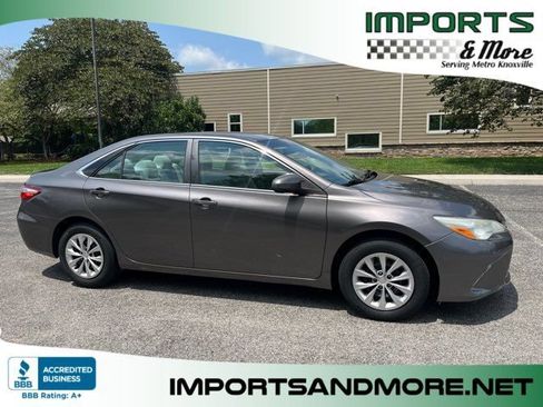 Used 2017 Toyota Camry LE FWD image 1