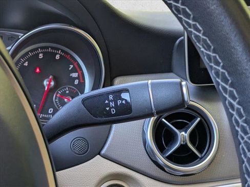 Used 2018 Mercedes-Benz GLA 250 image 13