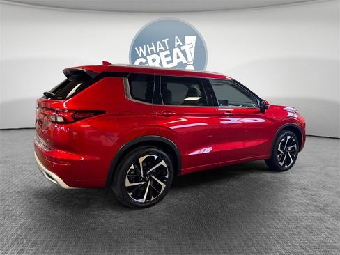 Used 2024 Mitsubishi Outlander SEL image 3
