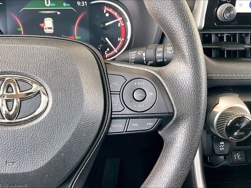 Used 2025 Toyota RAV4 XLE image 21