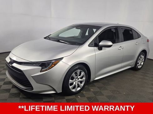 Used 2023 Toyota Corolla LE image 3