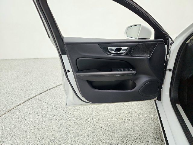 Used 2020 Volvo S60 T5 Momentum FWD image 37