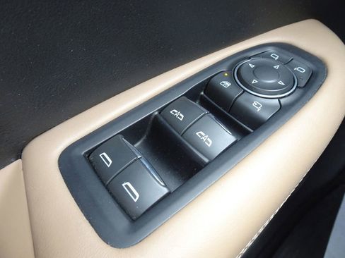 Used 2017 Cadillac XT5 Platinum image 22