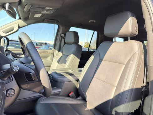 Used 2024 Chevrolet Tahoe Z71 w/ Luxury Package image 12