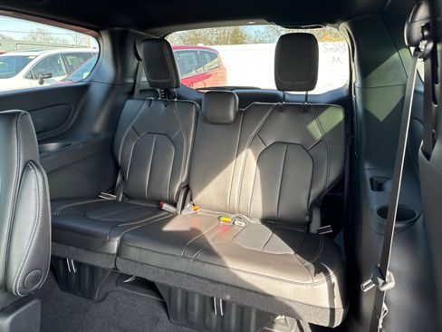 New 2026 Chrysler Pacifica Select image 6