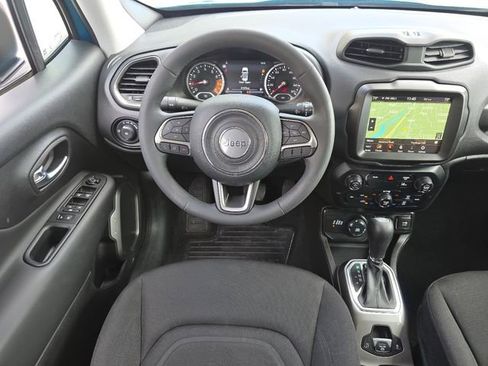 Used 2022 Jeep Renegade Latitude AWD/4WD image 3