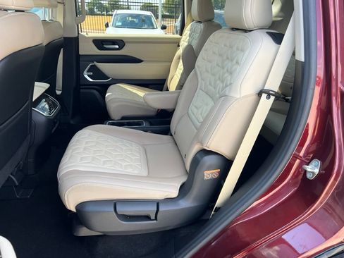 Used 2026 Nissan Armada Platinum RWD image 11