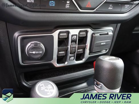 Used 2024 Jeep Wrangler Unlimited Sahara AWD/4WD image 37
