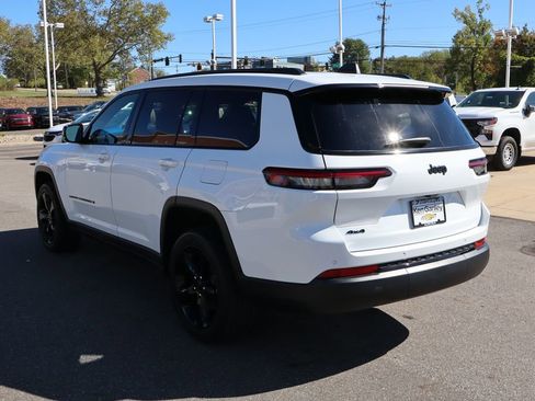 Used 2024 Jeep Grand Cherokee L Altitude image 28