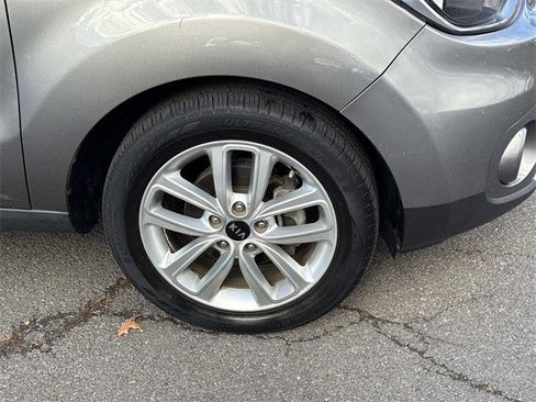 Used 2017 Kia Soul + image 7