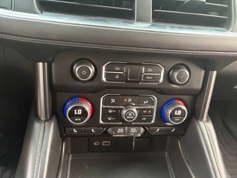 Used 2022 Chevrolet Suburban Z71 AWD/4WD image 14