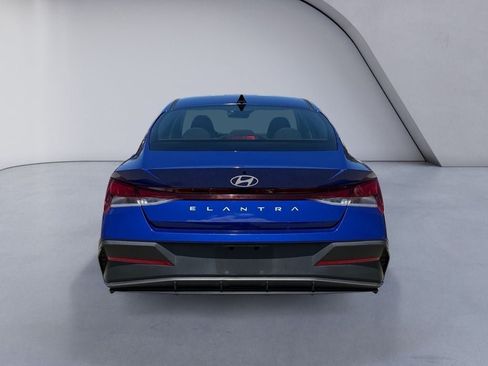 Used 2024 Hyundai Elantra SEL FWD image 4