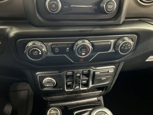 Used 2019 Jeep Wrangler Unlimited Sport S image 16